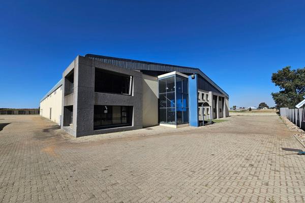 This freestanding 2,850m2 warehouse, available for sale in the Petit Area, offers an ideal industrial solution with a spacious yard and excellent accessibility. The warehouse boasts impressive eave height and abundant natural ...