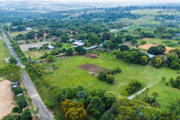 Discover this expansive 2-acre plot of land nestled in the tranquil Chartwell North Estates, just a stone&#39;s throw away from the ...