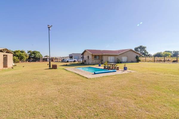 Escape to the tranquil countryside with this exceptional smallholding nestled in the picturesque outskirts of Randfontein. Spanning an ...