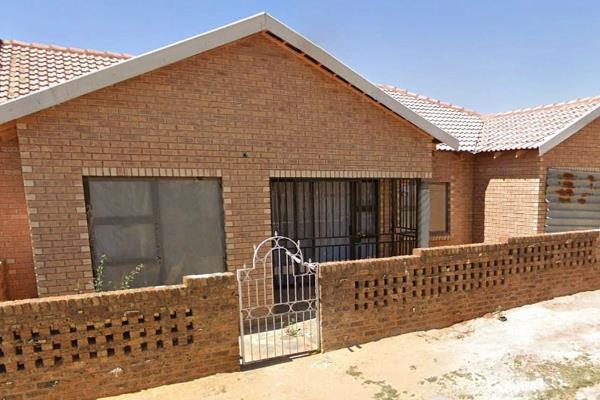 House + flatlet - for sale (incomplete project)
riverlea ext2 (horseshoe)
will be sold ...