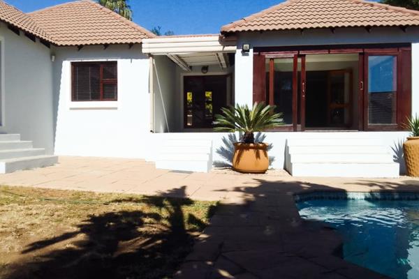 GREENSTONE HILL, HOUSE FOR SALE IN EMERALD ESTATE 3 BED AND POOL PET FRIENDLY
 and ...