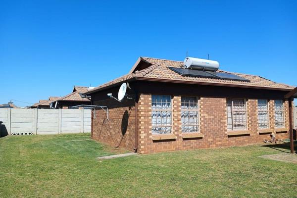 3 Bedroom house in a secure complex 24 hours security  in clayville with build in kitchen bath room shower separate toilet lounge ...