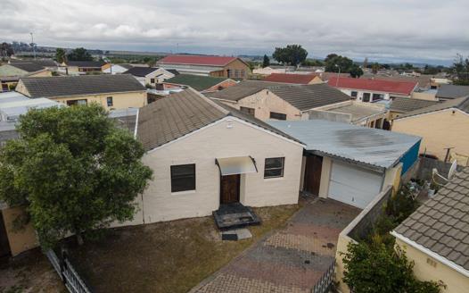 2 Bedroom House for sale in Eersterivier South