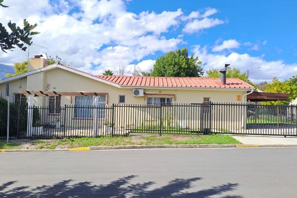 Don&#39;t miss out on the opportunity to turn this spacious and lovely home in De Doorns, Western Cape, into your forever home.

This ...