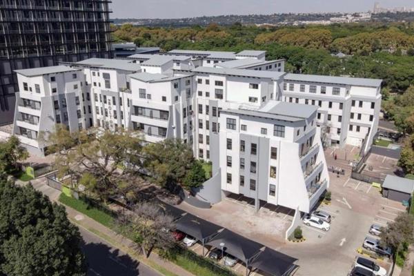 Nestled in the heart of Rosebank, this sophisticated 1-bedroom apartment offers a lifestyle of luxury and convenience. Step into a ...