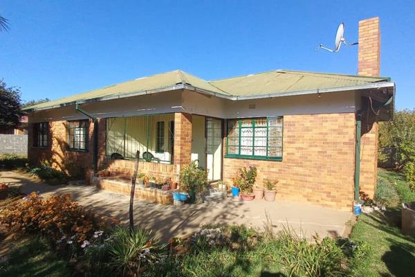 The main bedroom are suited for a double bed and has parquet floors with build-in cupboards.
The two other bedrooms has parquet floors ...