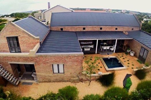 6 Bedroom House for sale in Stilbaai Wes