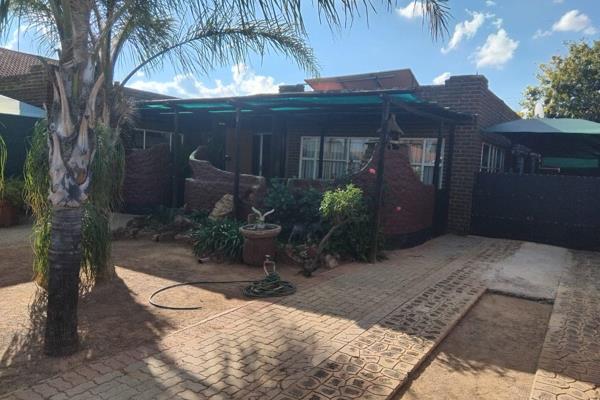 Discover this Uncut Gem

This 4 bedroom 2 bedroom (1 being en suite) family home is ideally situated in Fochville consisting of open ...