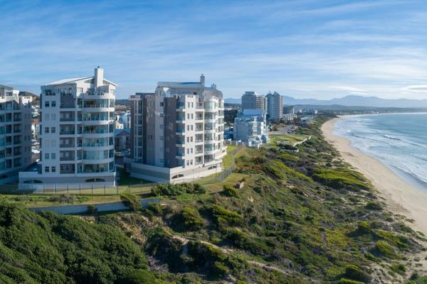 This spacious penthouse epitomises the ultimate luxury in seaside living. The apartment ...