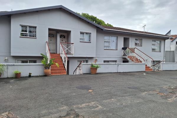 Nestled in the beautiful suburb of Scottburgh is where you will find this cosy secure apartment.  It has 2 fair sized bedrooms with ...