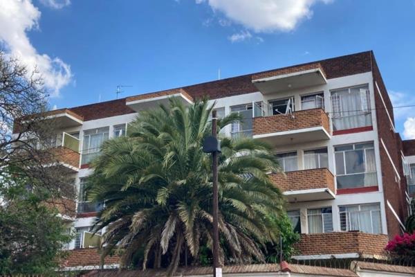 Come home to a peaceful oasis nestled in the heart of Bellevue, with all the comforts you desire. This two bedroomed flat offers ...