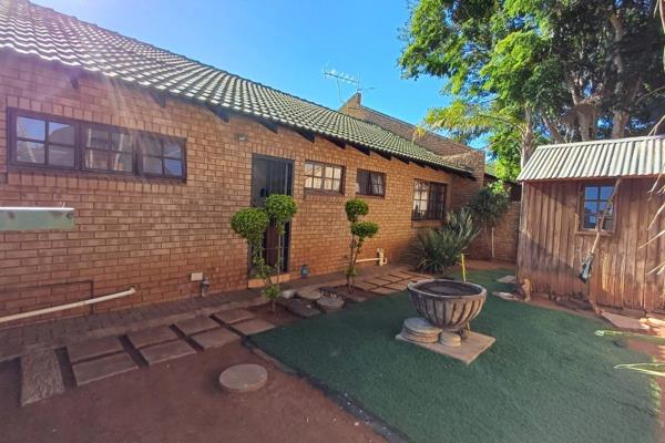 A cozy and convenient townhouse in Bendor Drive, Polokwane. 

Location: The townhouse is situated in Bendor Drive, which is close to ...