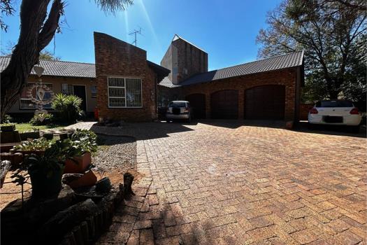 4 Bedroom House for sale in Brackendowns