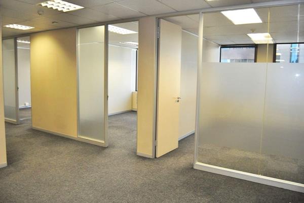 This stunning 238m2 office space offers a dynamic and professional environment for your ...