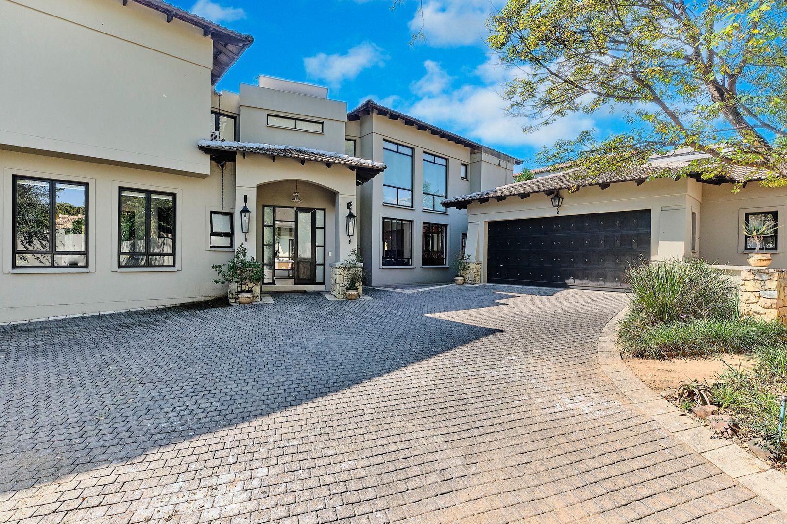 5 Bedroom House for sale in Fourways Gardens - P24-114382508