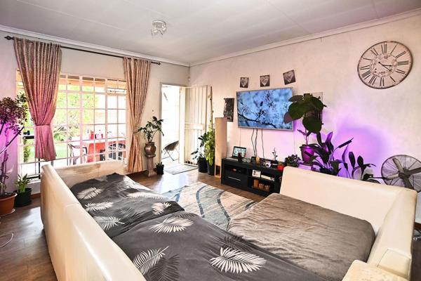 This family home is ideal for a young family looking for a forever home. With a large garden and sparkling pool this property is ...