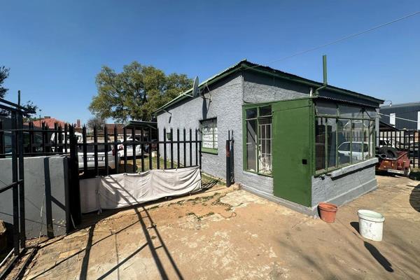 Nestled in Alberton&#39;s industrial hub, 10 1st Avenue offers 991 square meters of ...