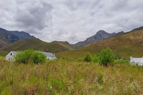 On 3814 m&#178; nestled at the foot of the Riviersonderend mountain range with 360 ...