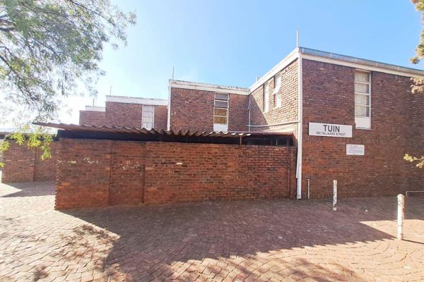 Spacious 3-Bedroom 1.5-Bathroom with secure carport parking and a Courtyard together with Laundry. Prepaid meter and Pet friendly.