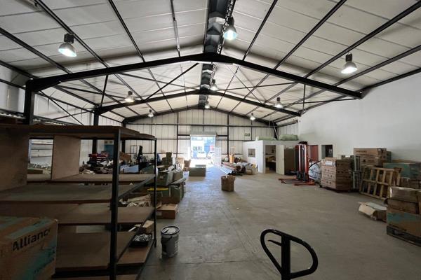 451 square meter warehouse to let in Maitland. This property enjoys a prime location ...