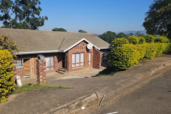 Spacious 2 Bedroom Main House with 3 Flatlets in Mulberry Road, Woodlands. 

This ...