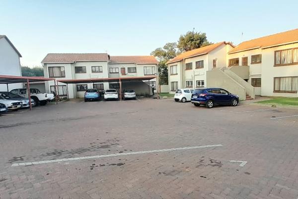 Lovely 3 bedrooms 1 bathroom ground floor apartment available in Mondeor for R 8800 per month including water, electricity is prepaid. ...