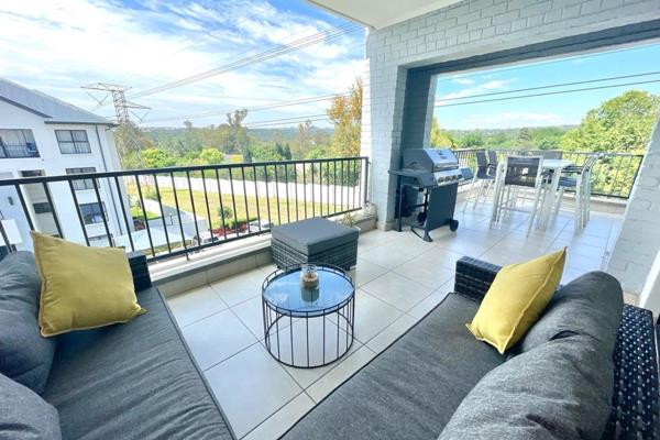 Come home to this beautiful, spacious apartment with beautiful views.  The finishes are ultra-modern and the apartment offers two ...