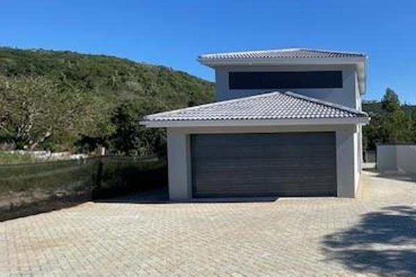 Close to the river in Nahoon Valley Park, this brand-new duplex is ready for you!
Ideal for young family looking for something secure ...