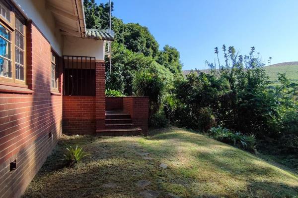 This once loved home in Umzinto is set on a large 1510 SQM of land.  This is a fix me up and with a bit of TLC and work in the yard ...