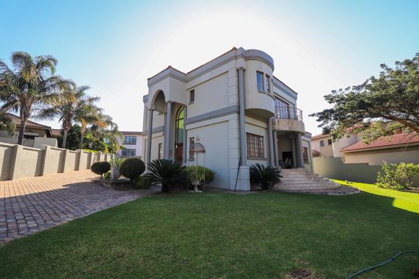 Welcome to your dream home in the highly sought-after Bankenveld Estate! This beautiful family residence presents a once-in-a-lifetime ...