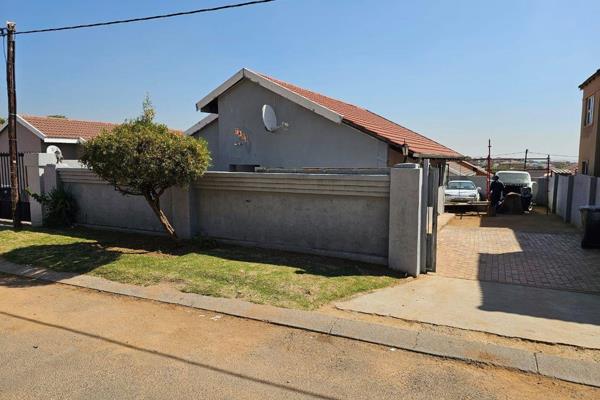 This bright home is a deal not to miss, offering you 3 Comfy bedrooms ,1 bathroom equipped with a bath and separate shower.

Upon ...