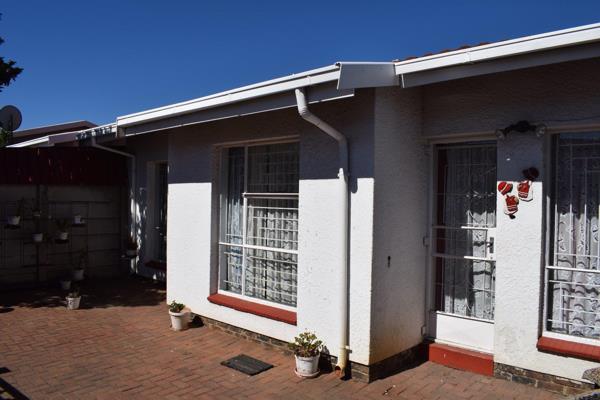 Stand size : Communal grounds Townhouse size : 85 m&#178;

This neat townhouse is situated in the suburb of Del Judor &amp; Ext, in a ...