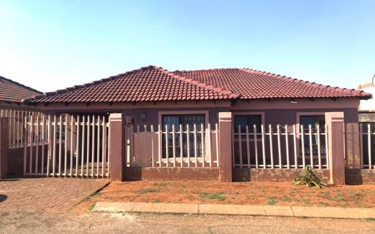 3 Bedroom House for sale in Vosloorus