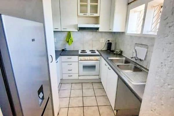 Location! Location! Location!

This lovely 2-bedroom apartment is located in a desirable area and is perfect for first-time buyers or ...