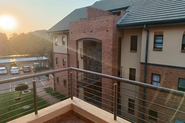 Experience luxury living in this spacious 1 bedroom, 1 bath Studio Apartment at Hilltop Lofts in Carlsworld, Midrand. Situated in a ...