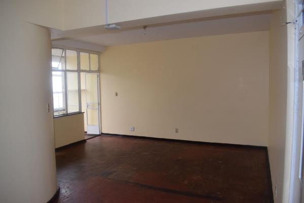 Spacious 1 bedroom flat to rent in Berea at Montana Court, CNR Joel &amp; Fife Street. ...