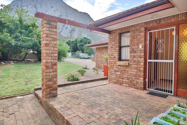 EXCLUSIVE MANDATE : Situated in a sunny spot in Voelklip, this low-maintenance facebrick ...