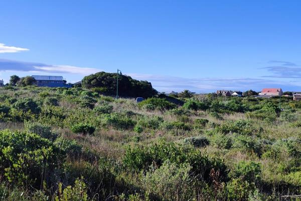 This 618 sqm plot, located in a tranquil cul-de-sac in Kleinbaai, offers a unique ...