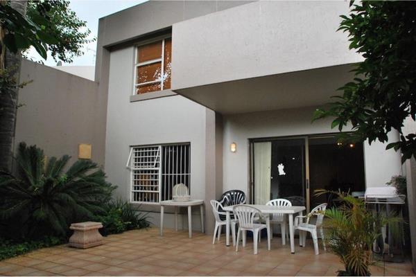 Spacious well maintained townhouse in secure complex convenient located in Rivonia.
Upon entering the unit there is a big size kitchen ...