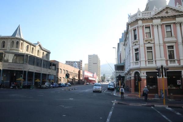 Commercial space FOR SALE - foot traffic and busy road in CBD
Suitable for Hairdresser ...