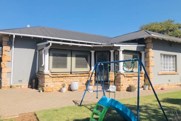 Stunning family home in boksburg!!

Are you looking for a new home in a great area then look no more. This 2 bedroom House in a great ...