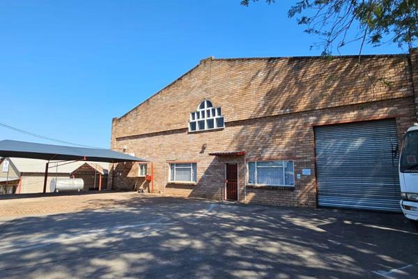 Prime 1140 sqm Warehouse for Sale

Located in the thriving industrial node of White River, this spacious warehouse offers optimal ...