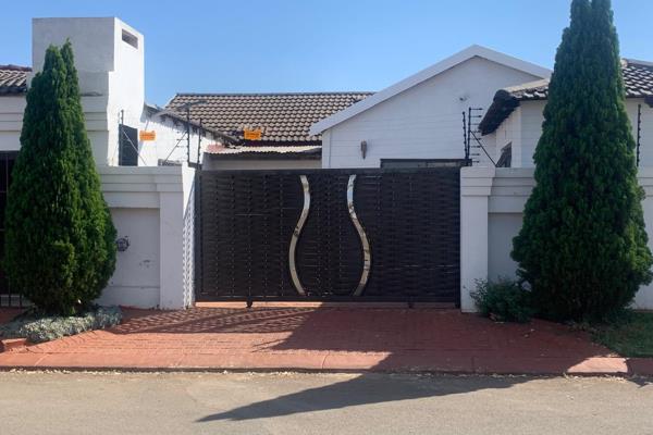 Lovely  4 Bedrooms for sale !!!

Welcome to this sensational modern house built on a  dual entrance stand . It offers 4 classy ...