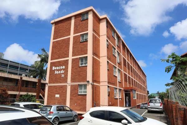 Discover a neat and spacious 2.5-bedroom unit in the heart of Bulwer, Durban, featuring an open-plan lounge, dining area, and a cozy ...