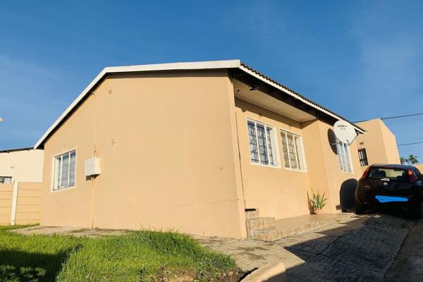 Just Property Mthatha welcomes this well-kept home To Let in Ikwezi. This neat home offers three bedrooms- two with built-in cupboards ...