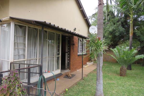 Spacious home boasts 5 bedrooms, 2 bathrooms, lounge, dining room, kitchen, borehole. Close to all amenities.