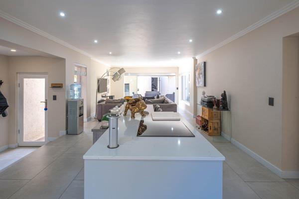 A lovely newly renovated cluster within a boomed suburb as well as in a gated access controlled Estate comprising

3 bedrooms

3 ...