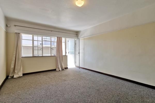 Step into this inviting ground-floor apartment, located in the serene neighborhood of St ...