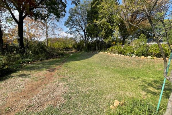 Vacant land available for development. 1019 Sqm to either build your dream home or apply to council to subdivide further .
 Wonderful ...