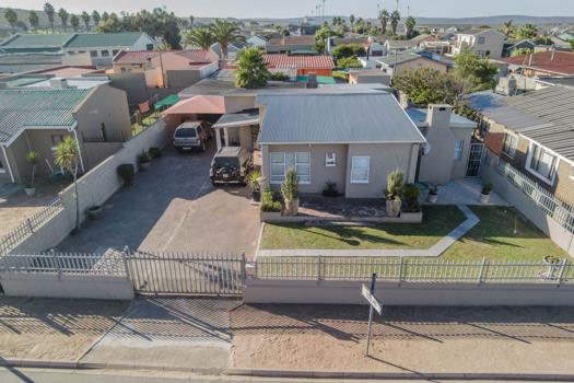 4 Bedroom House for sale in Saldanha Central